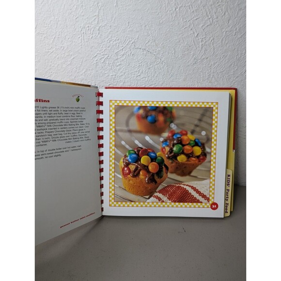Favorite Brand Name Kids' Party Food / Cooking For Kids 2‎ Books In One - Spiral - Picture 3 of 7